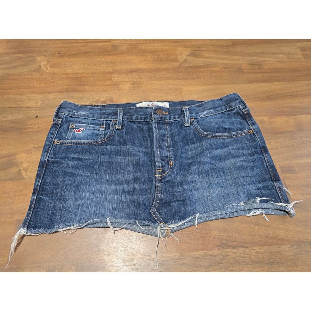 Y2K Hollister Mini Micro Distressed Denim Jean Skirt Size 9/29 Low Rise Raw Hem